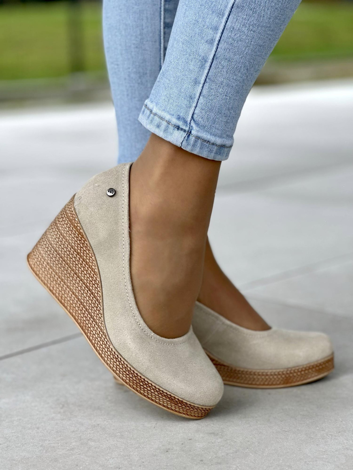 Subtelne wsuwane beżowe półbuty damskie, skóra naturalna