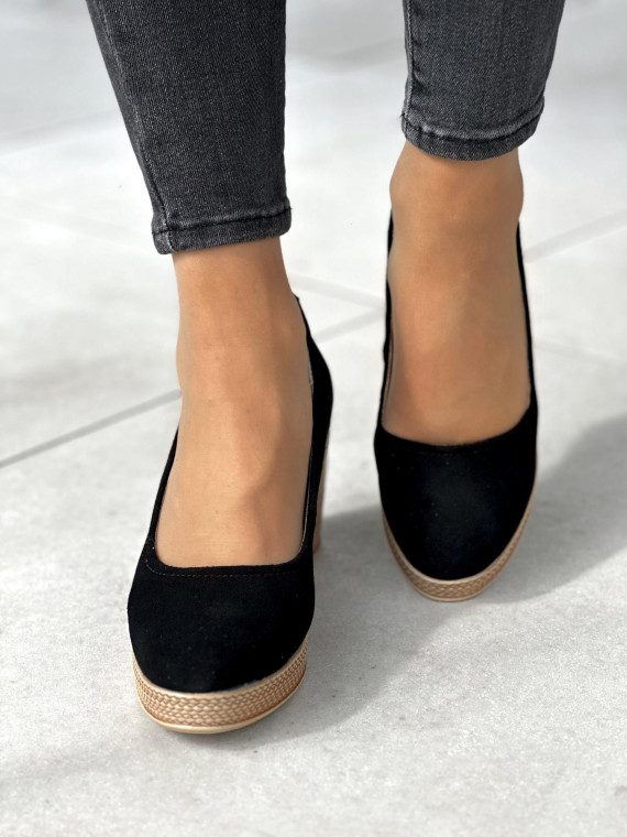 Stylowe wsuwane czarne półbuty damskie na koturnie, skóra naturalna