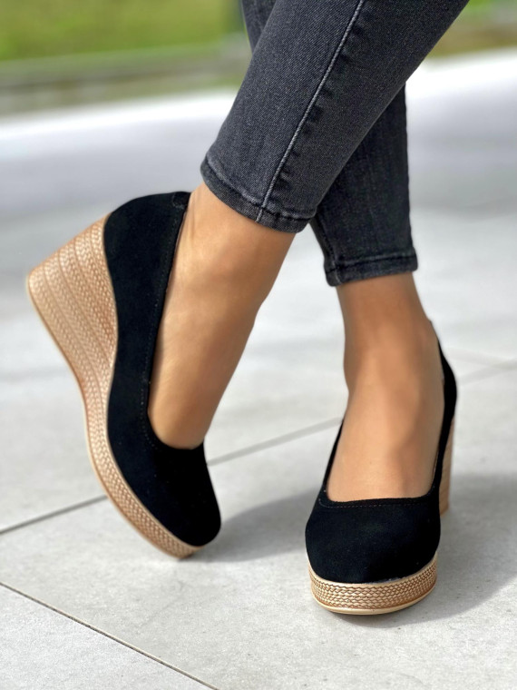 Stylowe wsuwane czarne półbuty damskie na koturnie, skóra naturalna