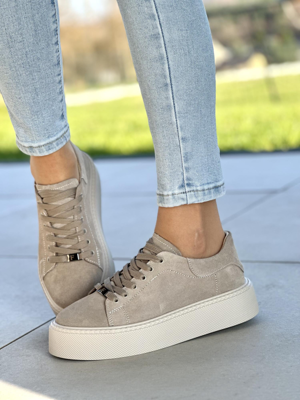 Beżowe trampki damskie skóra naturalna