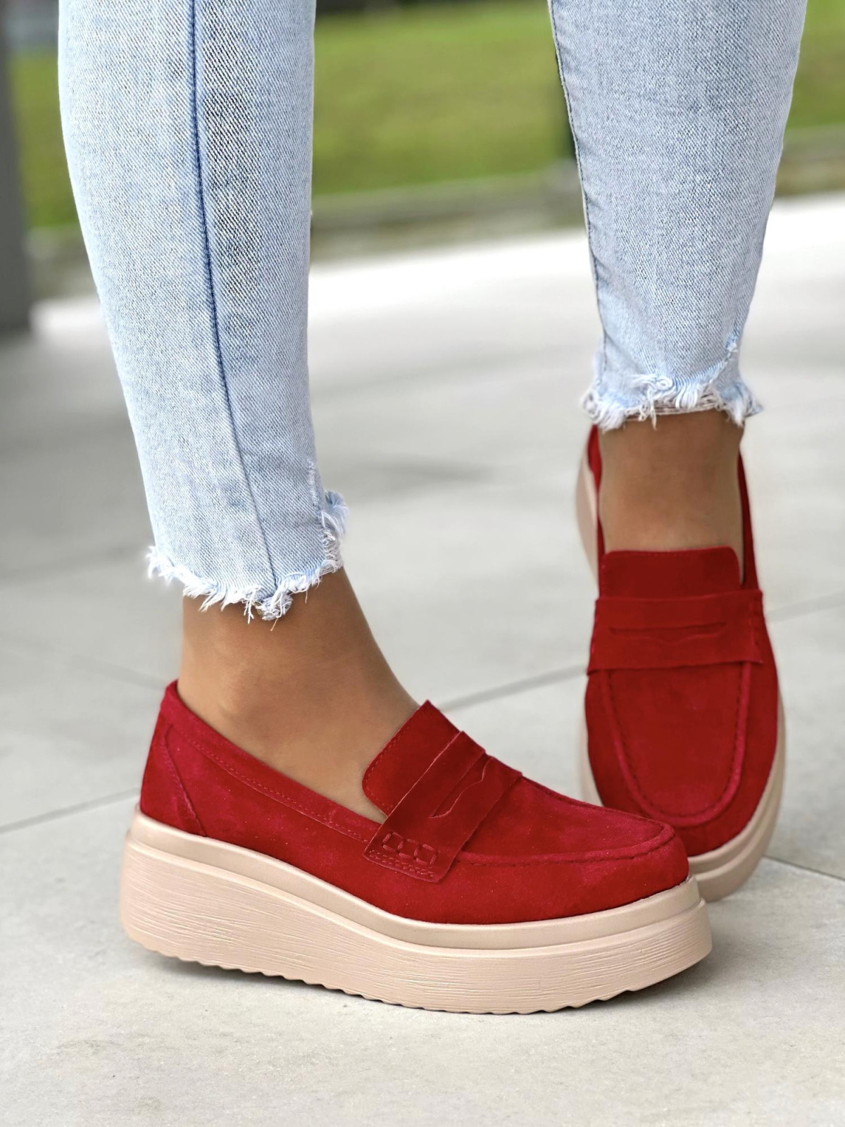 Stylowe czerwone mokasyny damskie skóra naturalna