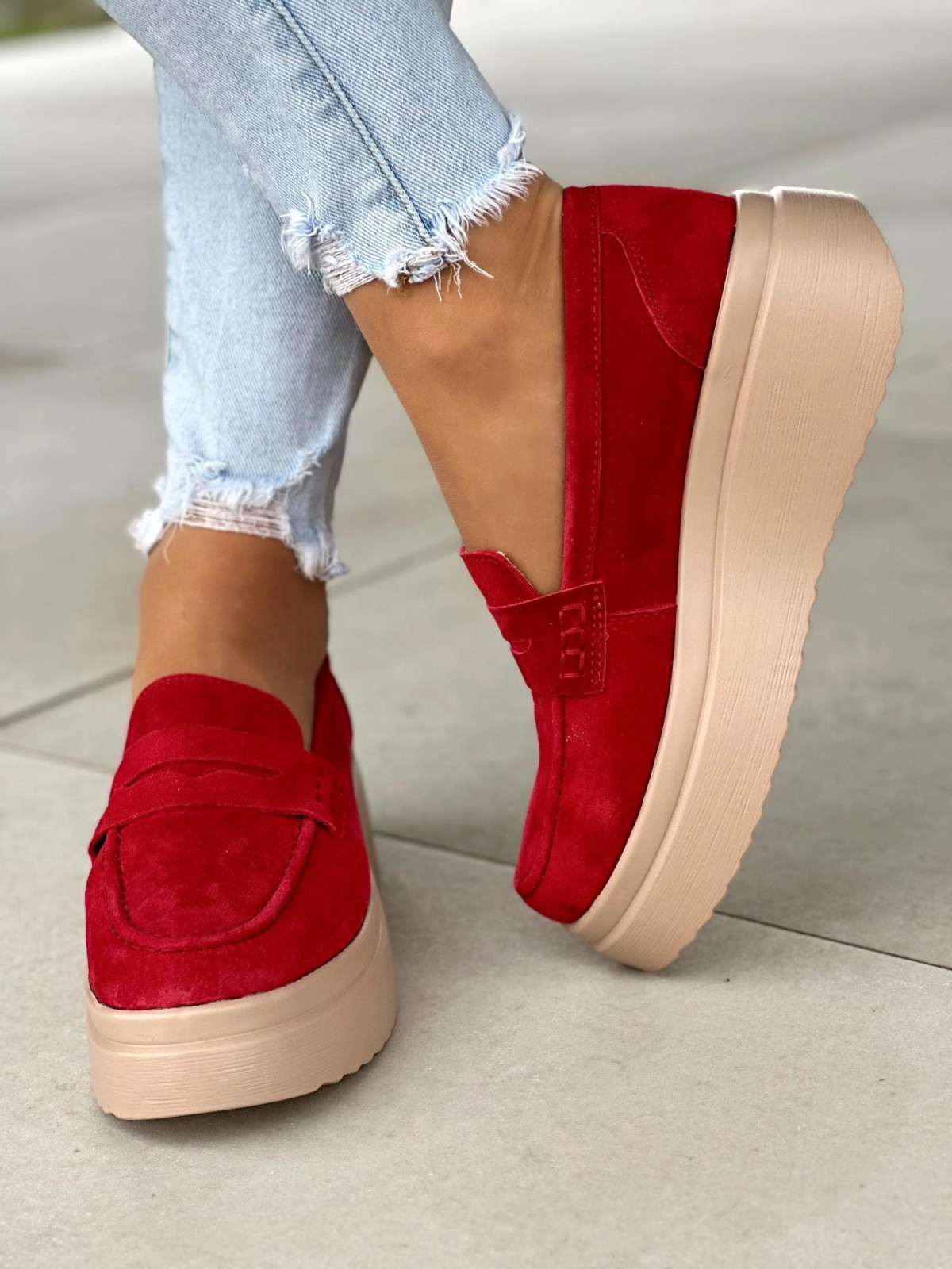 Stylowe czerwone mokasyny damskie skóra naturalna