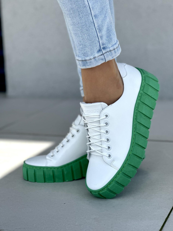 Wygodne białe trampki damskie na zielonej podeszwie, skóra naturalna