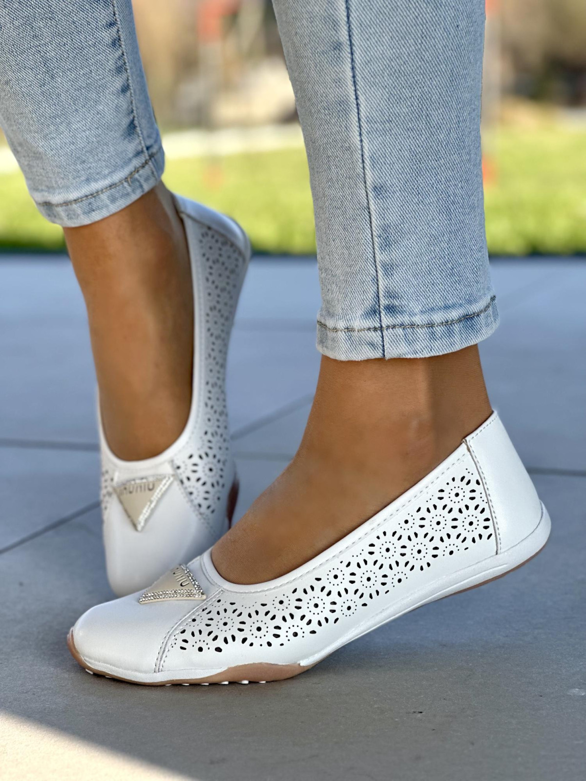 Białe baleriny damskie skóra naturalna