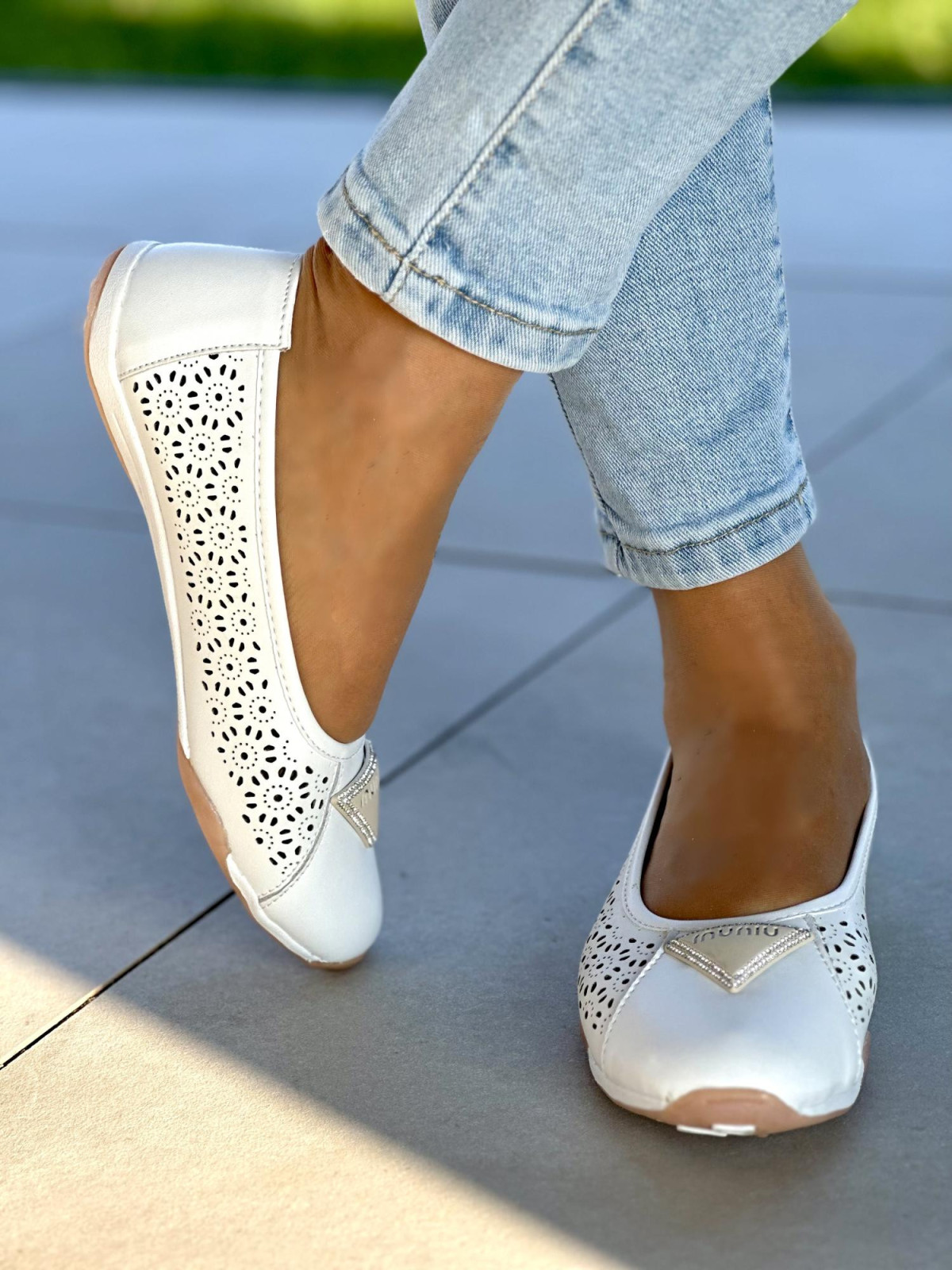 Białe baleriny damskie skóra naturalna