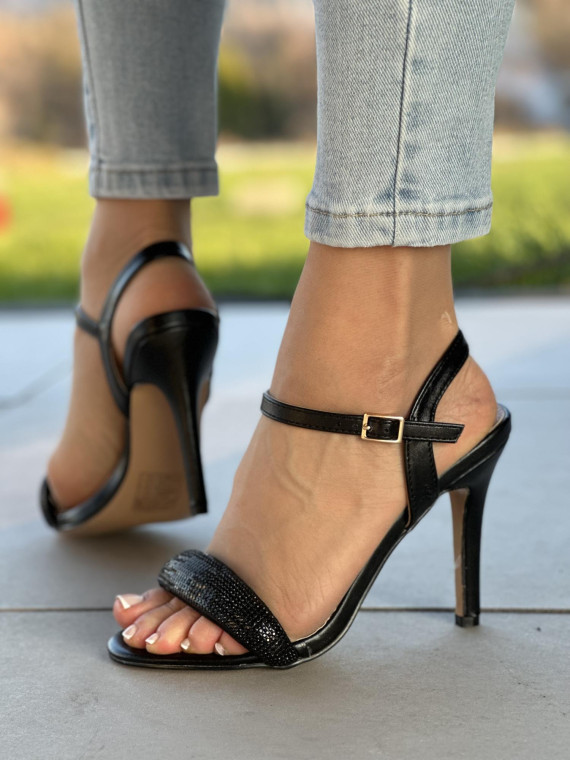 Eleganckie czarne sandały damskie z ozdobnymi kryształkami