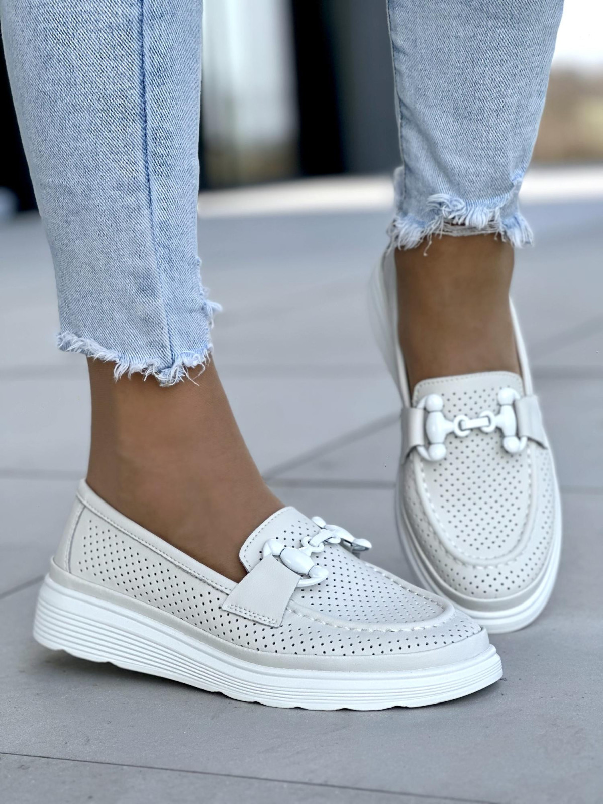 Jasno-beżowe mkoasyny damskie skóra naturalna