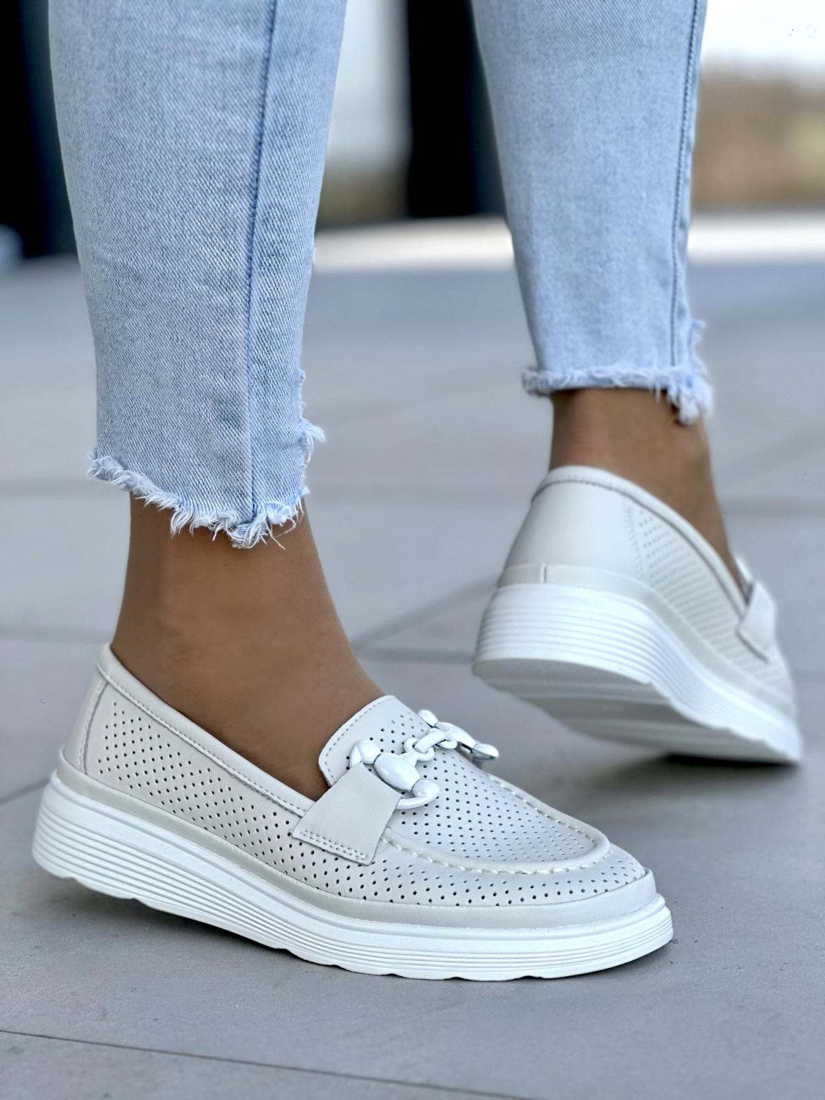 Jasno-beżowe mkoasyny damskie skóra naturalna