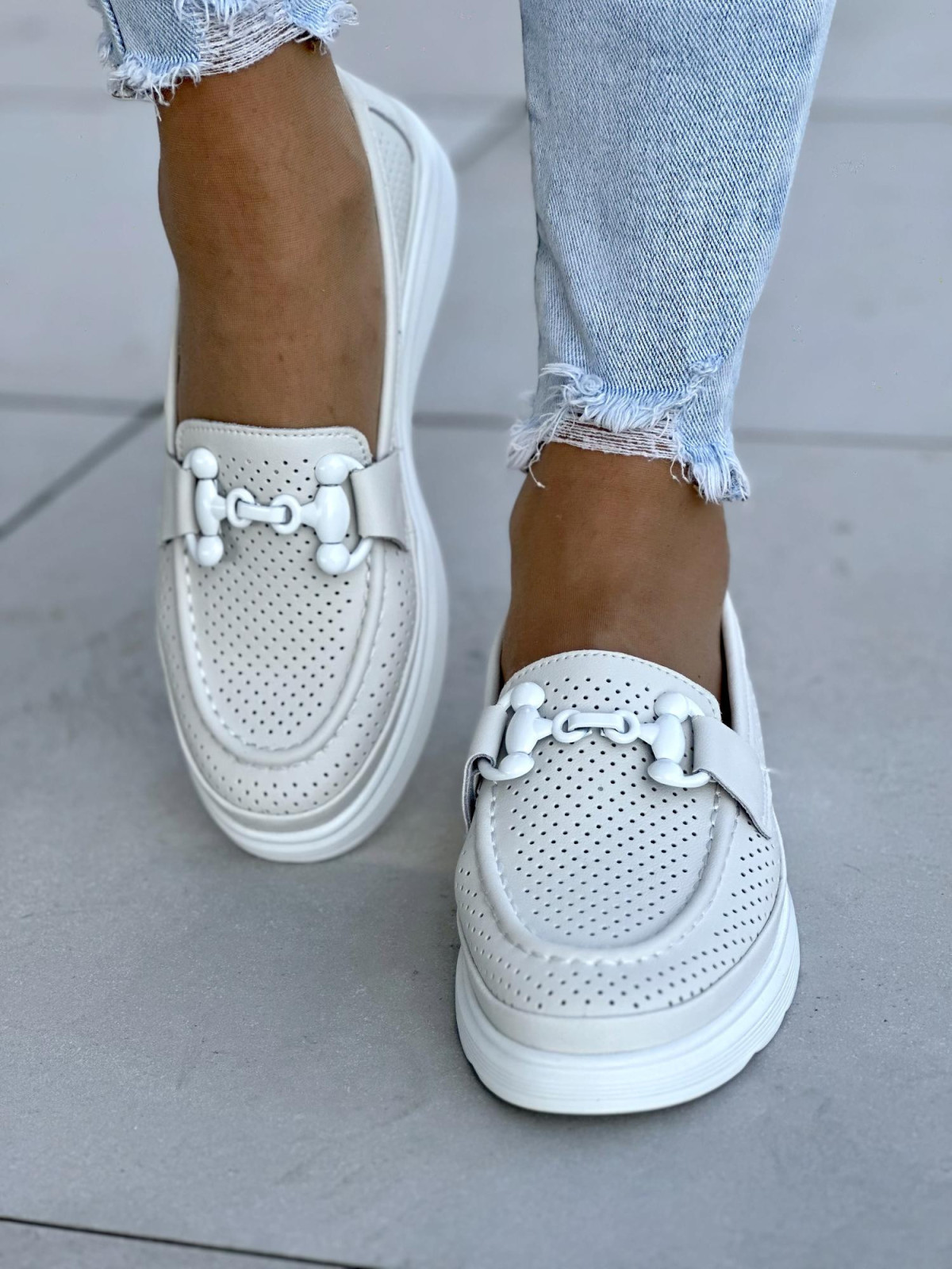 Jasno-beżowe mkoasyny damskie skóra naturalna