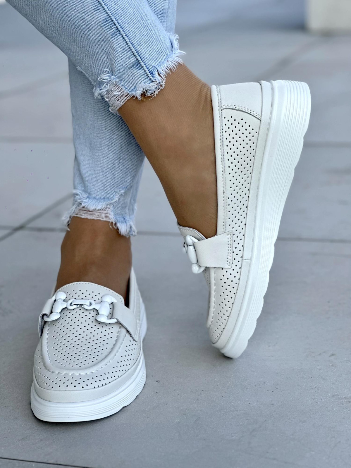 Jasno-beżowe mkoasyny damskie skóra naturalna