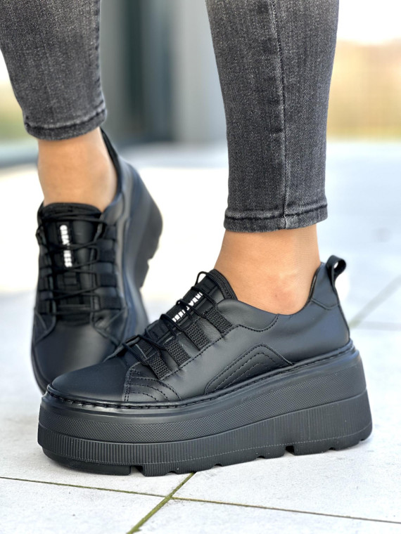 Wygodne czarne sneakersy damskie na wysokiej podeszwie, skóra naturalna