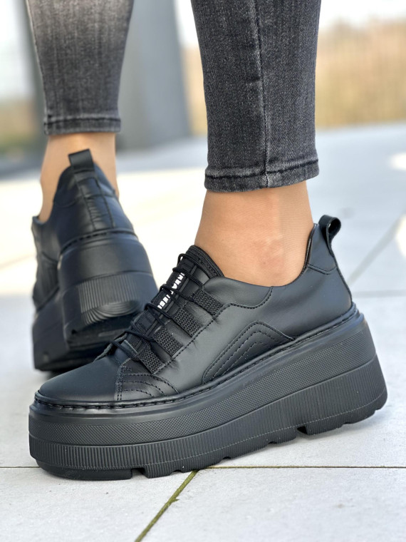 Wygodne czarne sneakersy damskie na wysokiej podeszwie, skóra naturalna