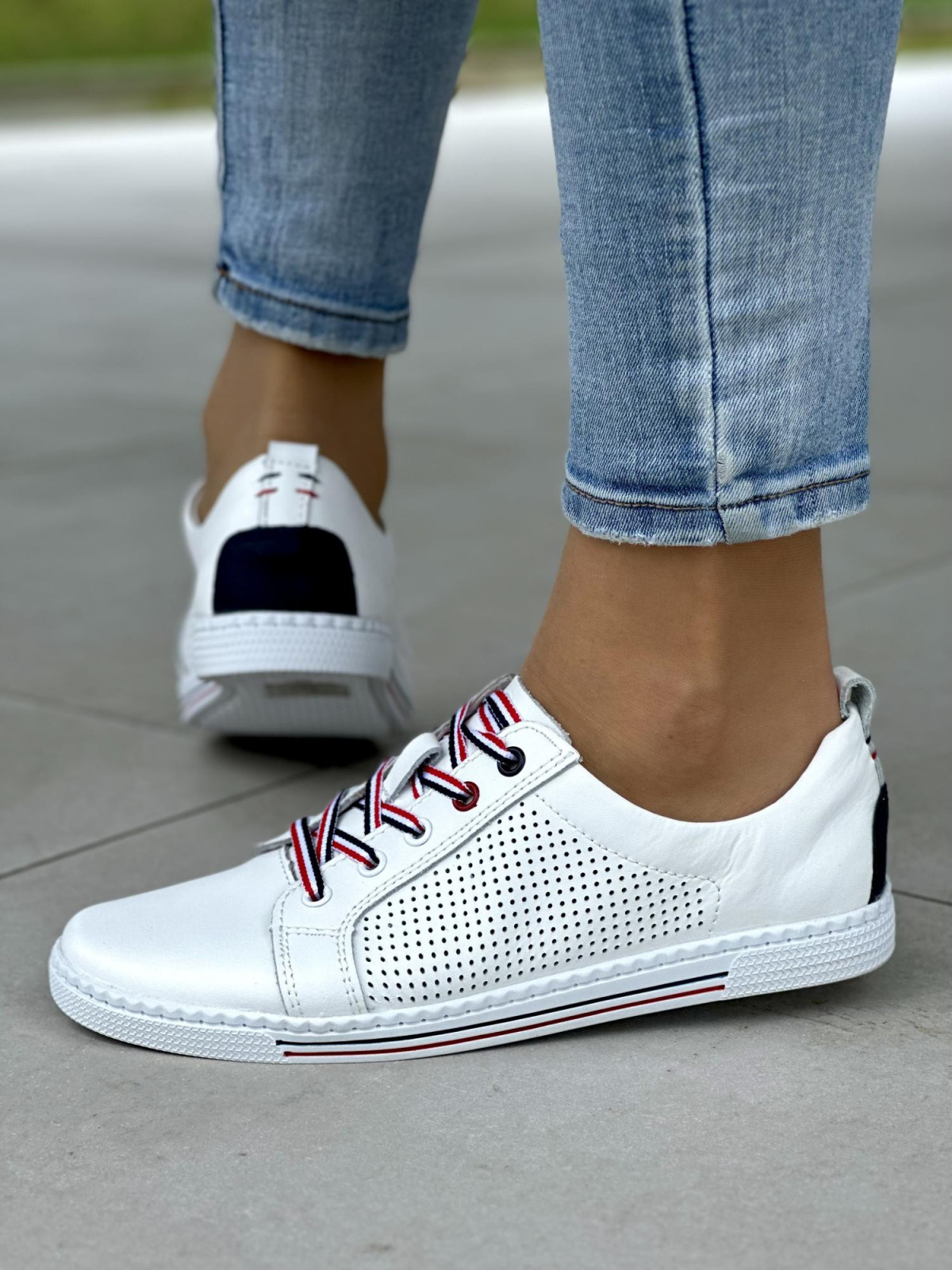 Wygodne białe trampki damskie na miękkiej podeszwie, skóra naturalna