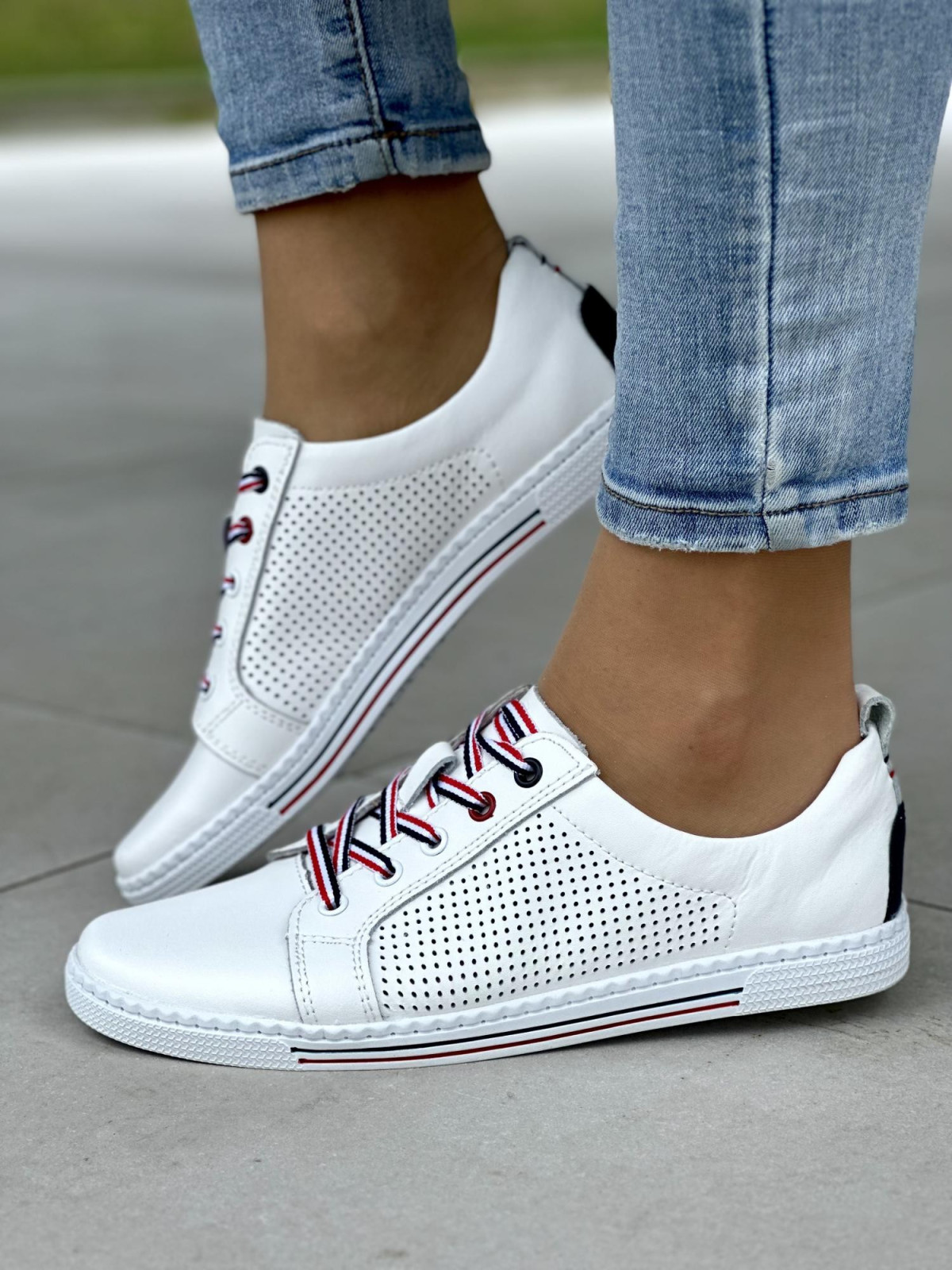 Wygodne białe trampki damskie na miękkiej podeszwie, skóra naturalna