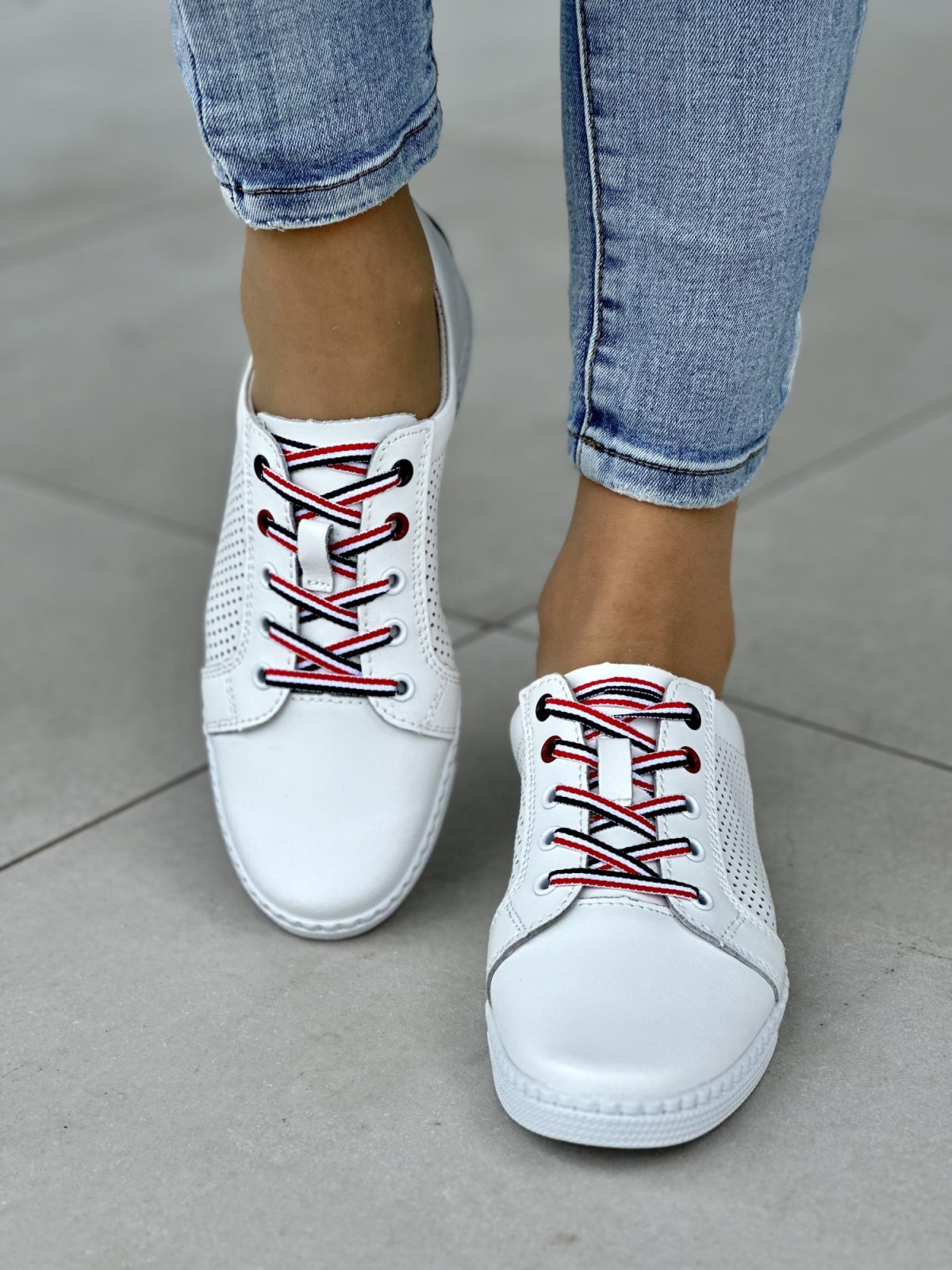 Wygodne białe trampki damskie na miękkiej podeszwie, skóra naturalna