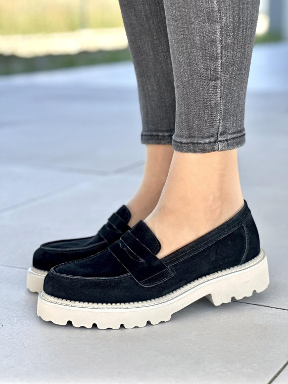 Czarne mokasyny damskie skórzane na grubej beżowej podeszwie