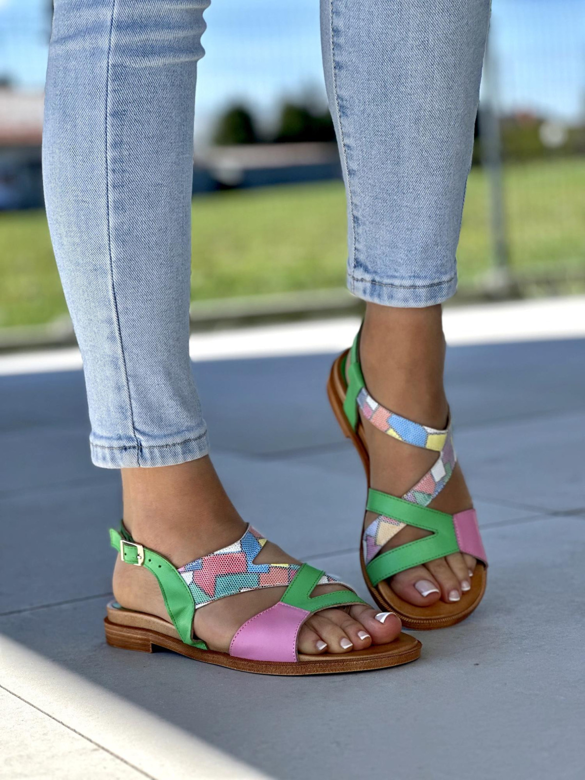 Delikatne wielokolorowe sandały damskie, skóra naturalna