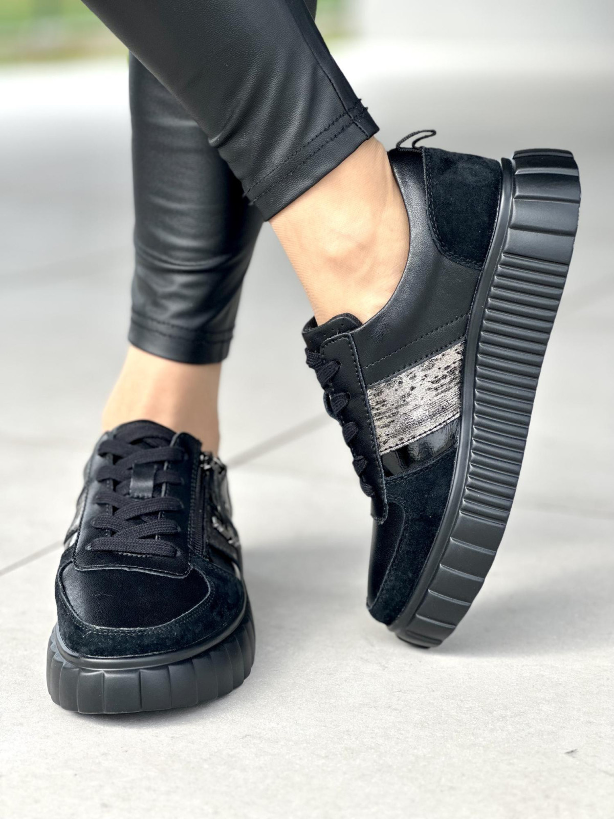 Lekkie czarne trampki damskie, skóra naturalna