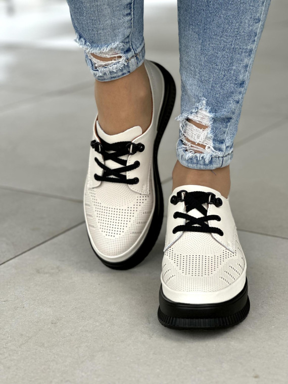 Lekkie ażurowe beżowe trampki damskie na czarnej podeszwie, skóra naturalna