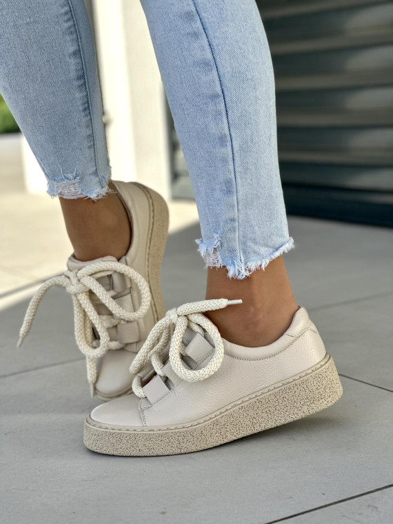 Stylowe beżowe trampki damskie z ozdobną sznurówką, skóra naturalna