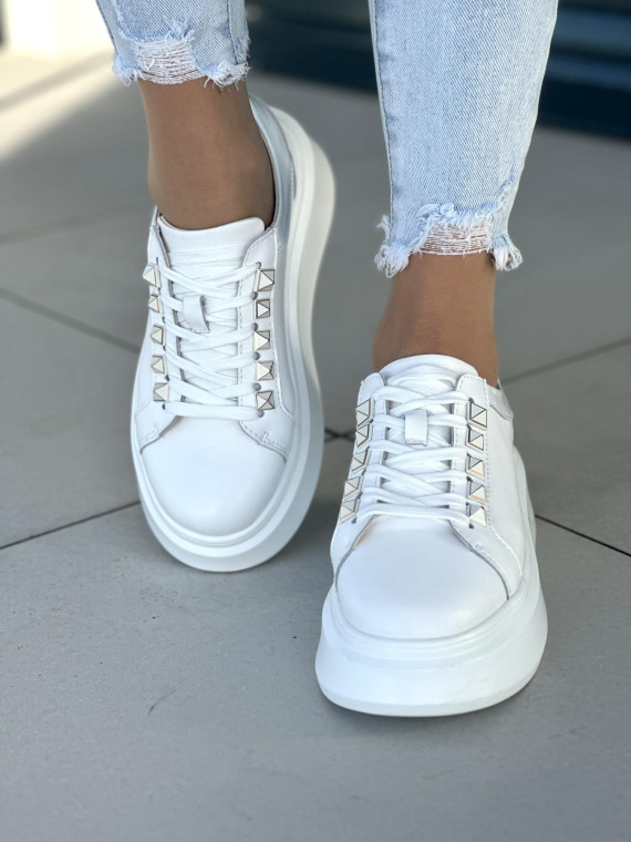 Śliczne białe trampki damskie z ćwiekami, na platformie, skóra naturalna