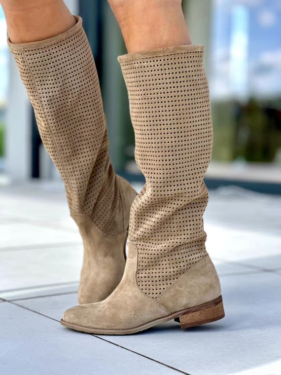 Beżowe wiosenne kozaki damskie skóra naturalna