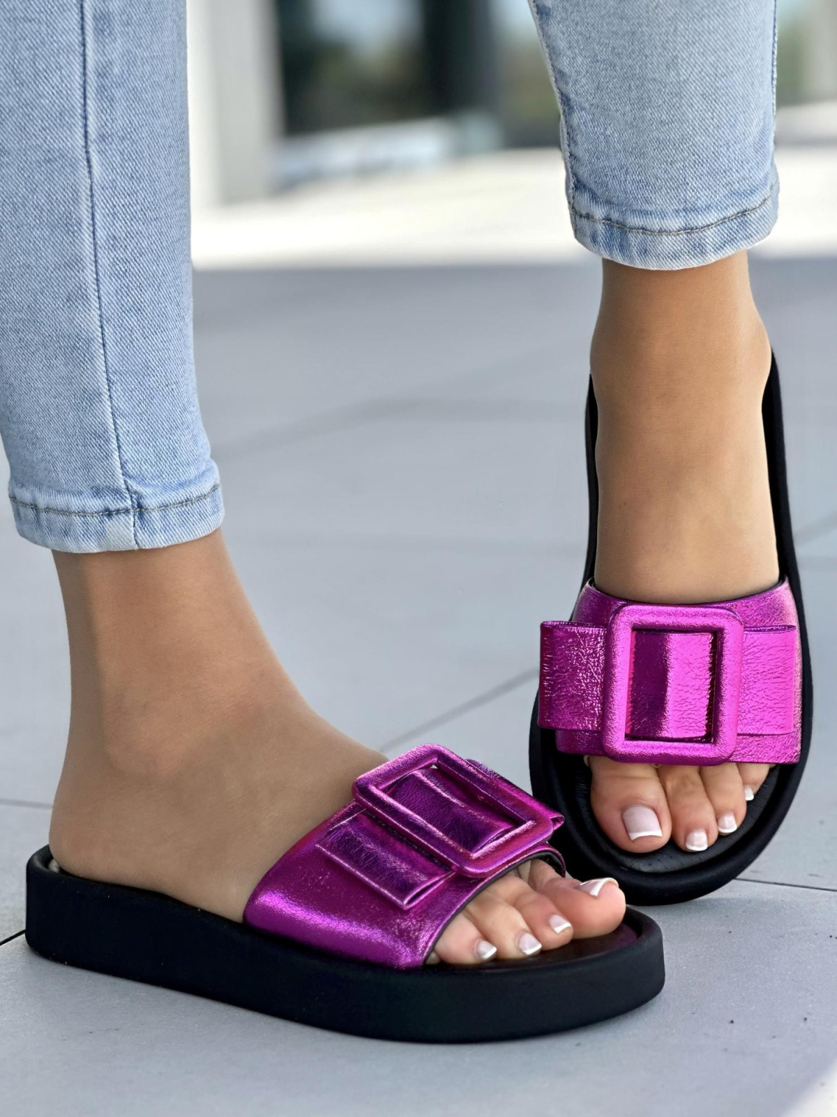 Rozowe-klapki-damskie-skorzane