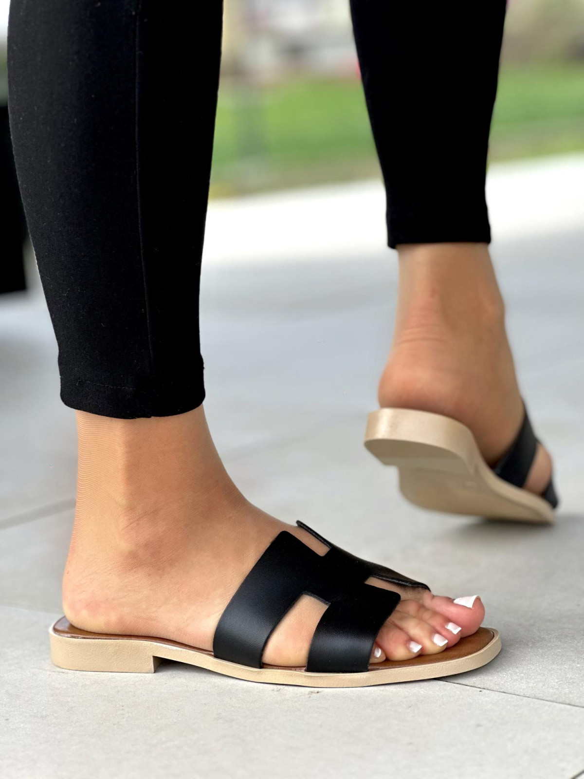 Śliczne czarne klapki damskie, skóra naturalna