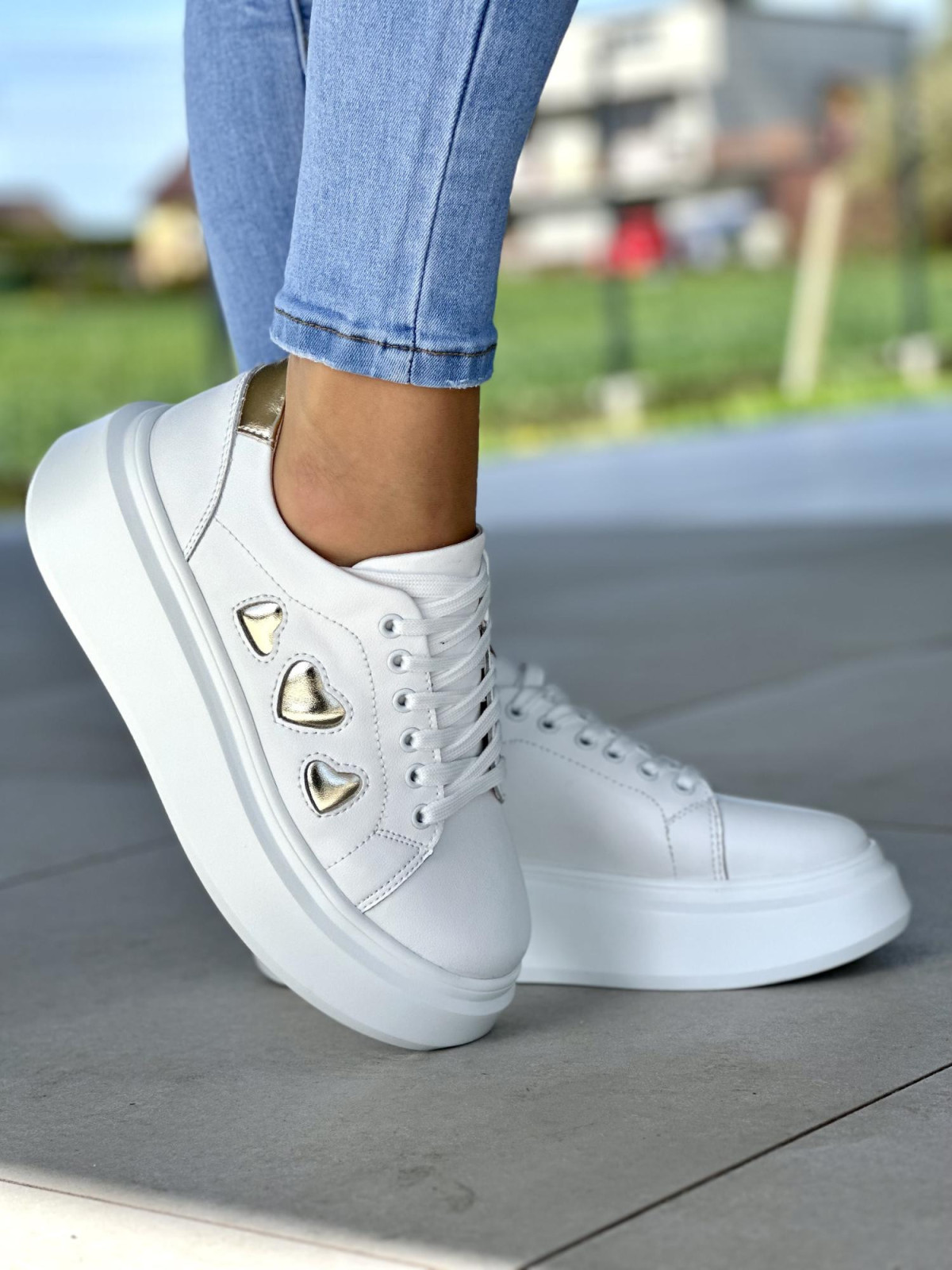Wyjątkowe biało-złote trampki damskie na platformie, skóra naturalna