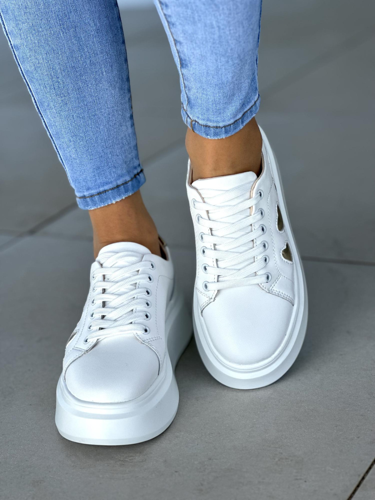 Wyjątkowe biało-złote trampki damskie na platformie, skóra naturalna