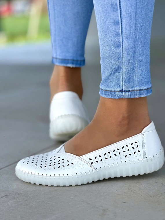 Biale-bardzo-miekkie-ekkie-mokasyny-ze-skory-naturalnej