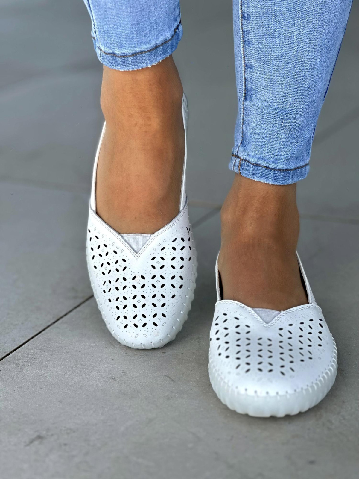 Biale-bardzo-miekkie-ekkie-mokasyny-ze-skory-naturalnej