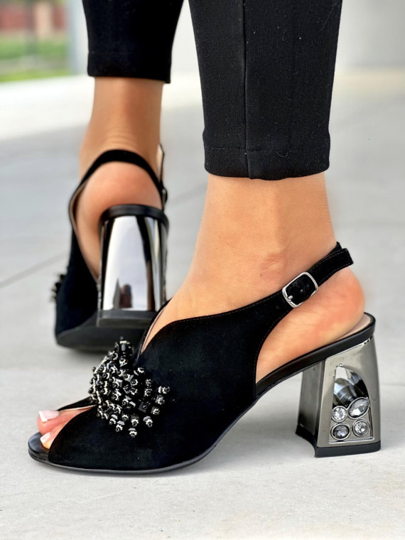 Piekne-czarne-sandaly-na-obcasie-ze-skory-naturalnej