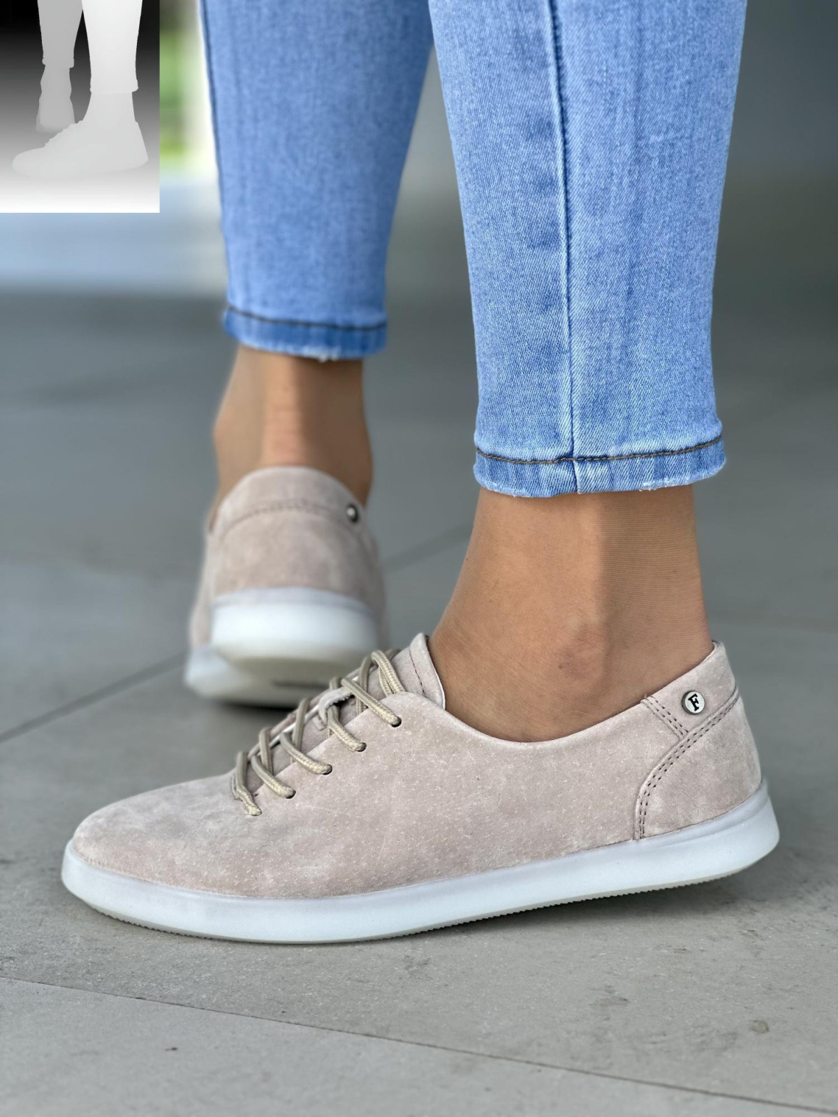 Miekkie-lekkie-bezowe-trampki-ze-skory-naturalnej