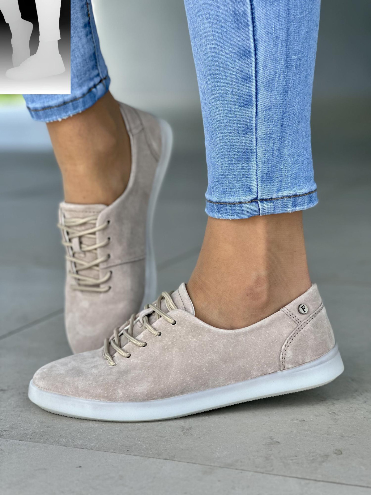 Miekkie-lekkie-bezowe-trampki-ze-skory-naturalnej