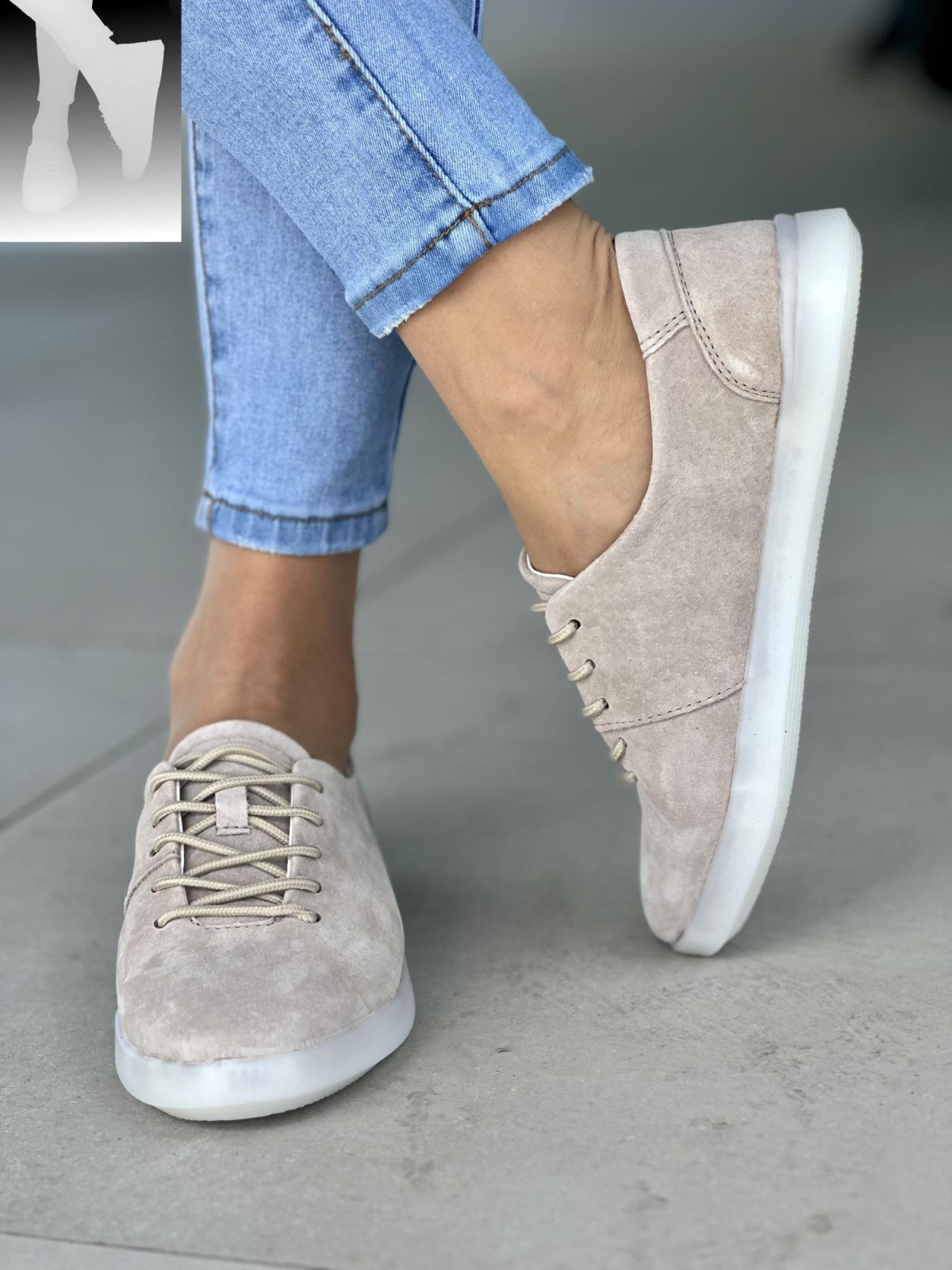 Miekkie-lekkie-bezowe-trampki-ze-skory-naturalnej