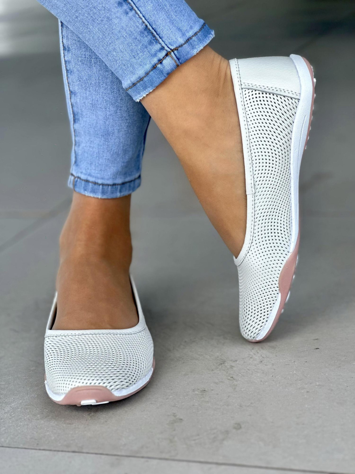 Miekkie-wygodne-białe-baleriny-ze-skóry-naturalnej