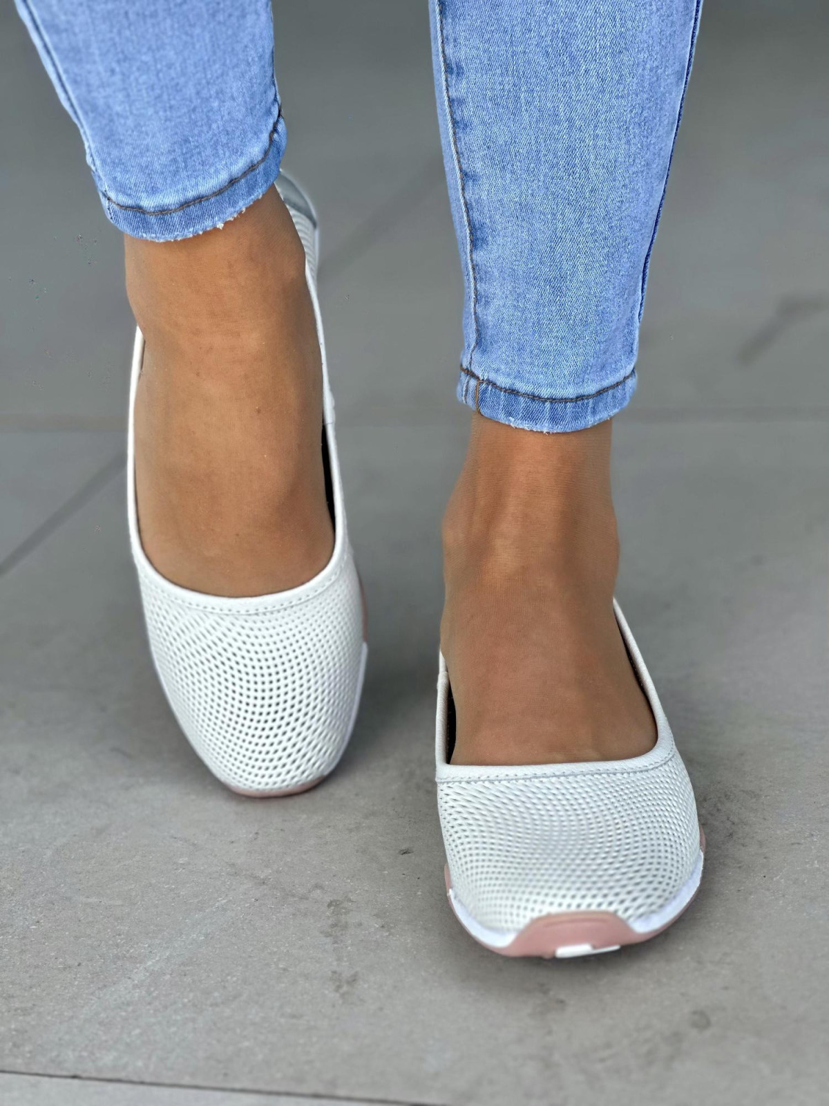 Miekkie-wygodne-białe-baleriny-ze-skóry-naturalnej