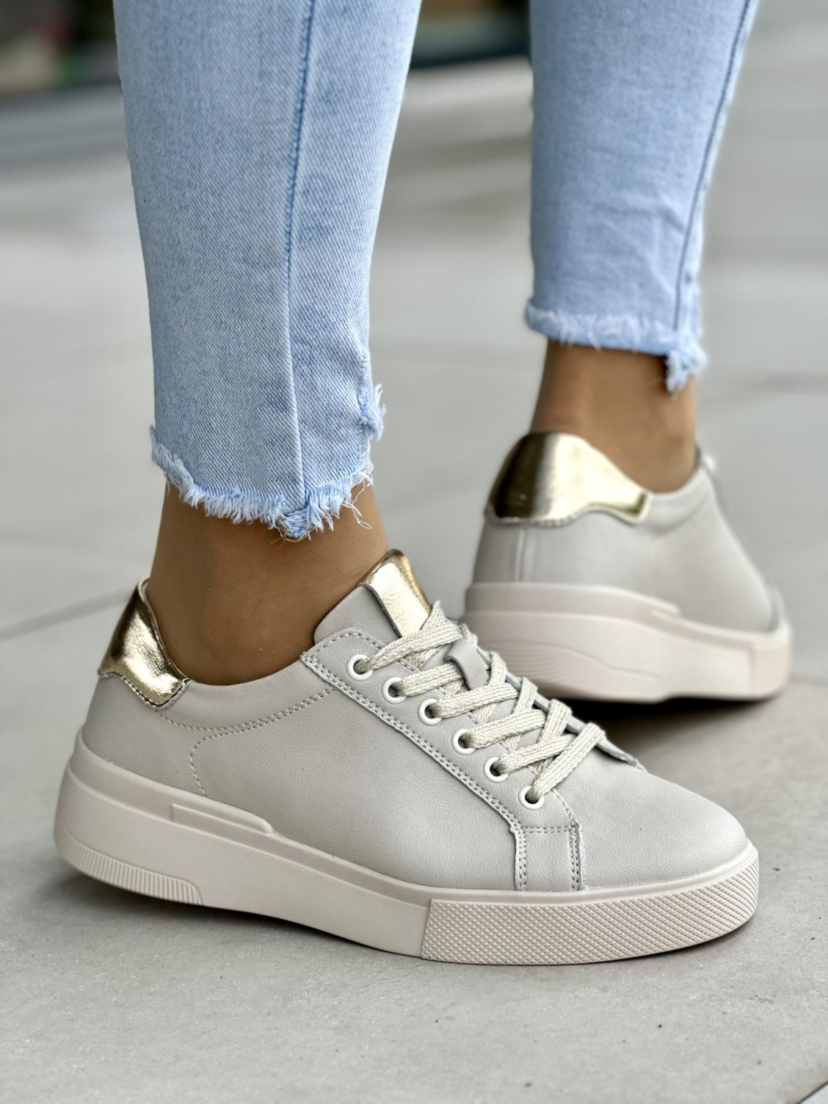 Bezowe-trampki-damskie-skorzane