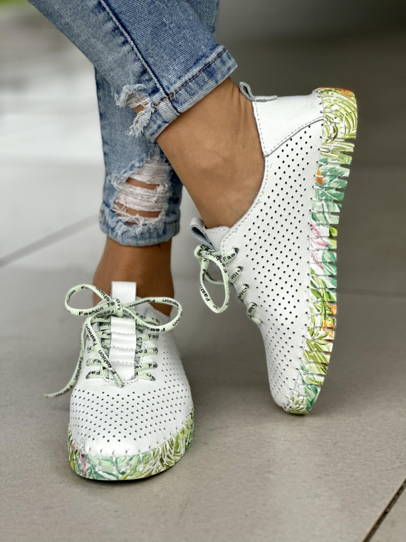 Wygodne ażurowe białe trampki damskie na kolorowej podeszwie, skóra naturalna