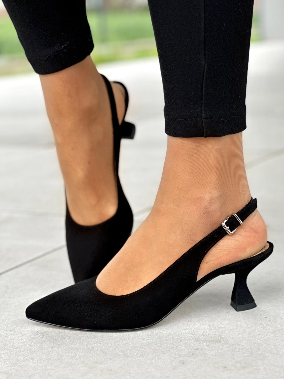 Eleganckie czarne czółenka damskie na niskim obcasie, skóra naturalna