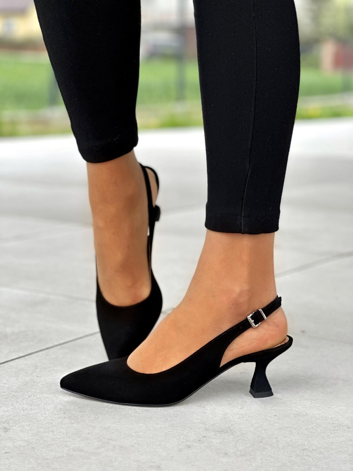 Eleganckie czarne czółenka damskie na niskim obcasie, skóra naturalna
