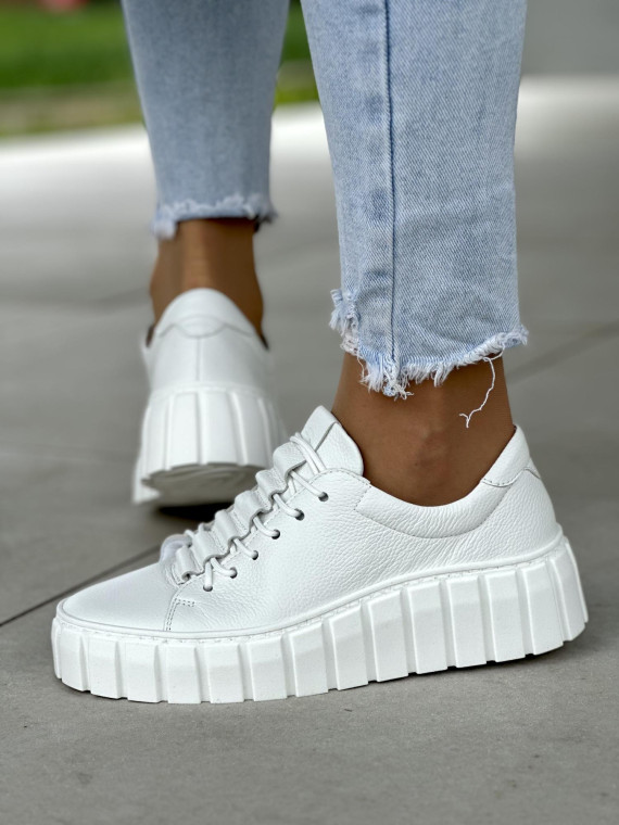 Klasyczne białe trampki damskie na wyższej podeszwie, skóra naturalna