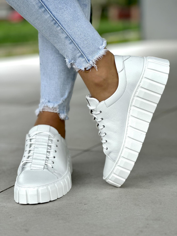 Klasyczne białe trampki damskie na wyższej podeszwie, skóra naturalna