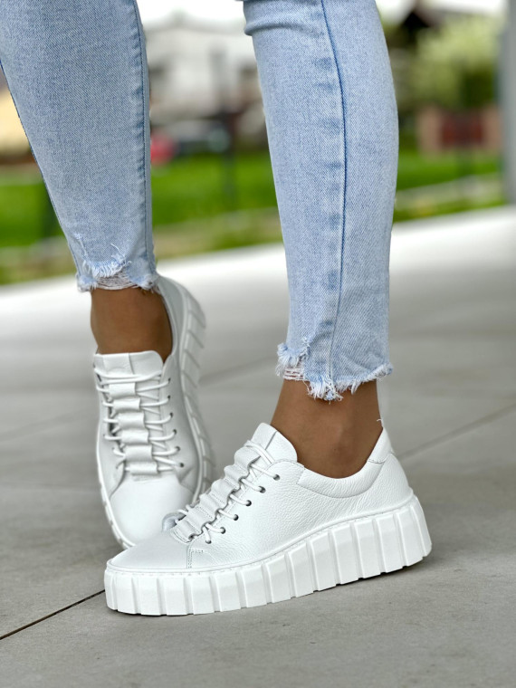Klasyczne białe trampki damskie na wyższej podeszwie, skóra naturalna