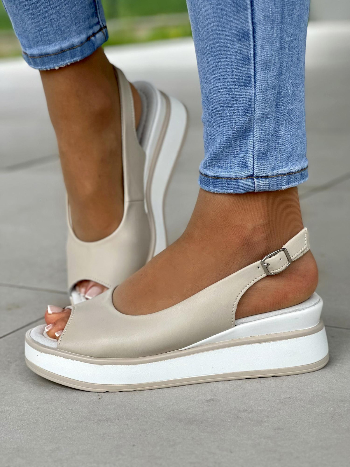 Lekkie i wygodne beżowe sandały damskie, skóra naturalna