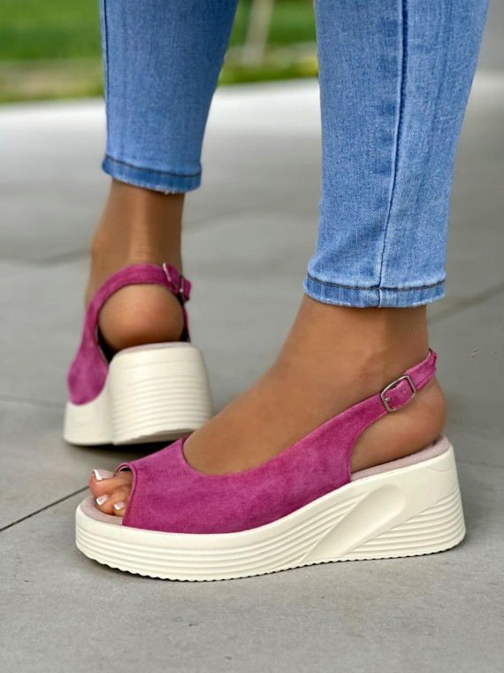 Śliczne fuksjowe sandały damskie na lekkiej koturnie, skóra naturalna