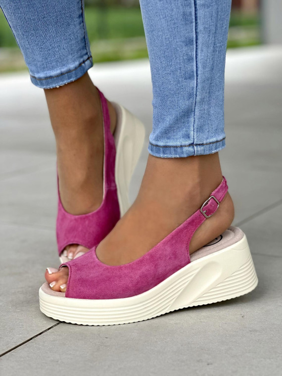 Śliczne fuksjowe sandały damskie na lekkiej koturnie, skóra naturalna