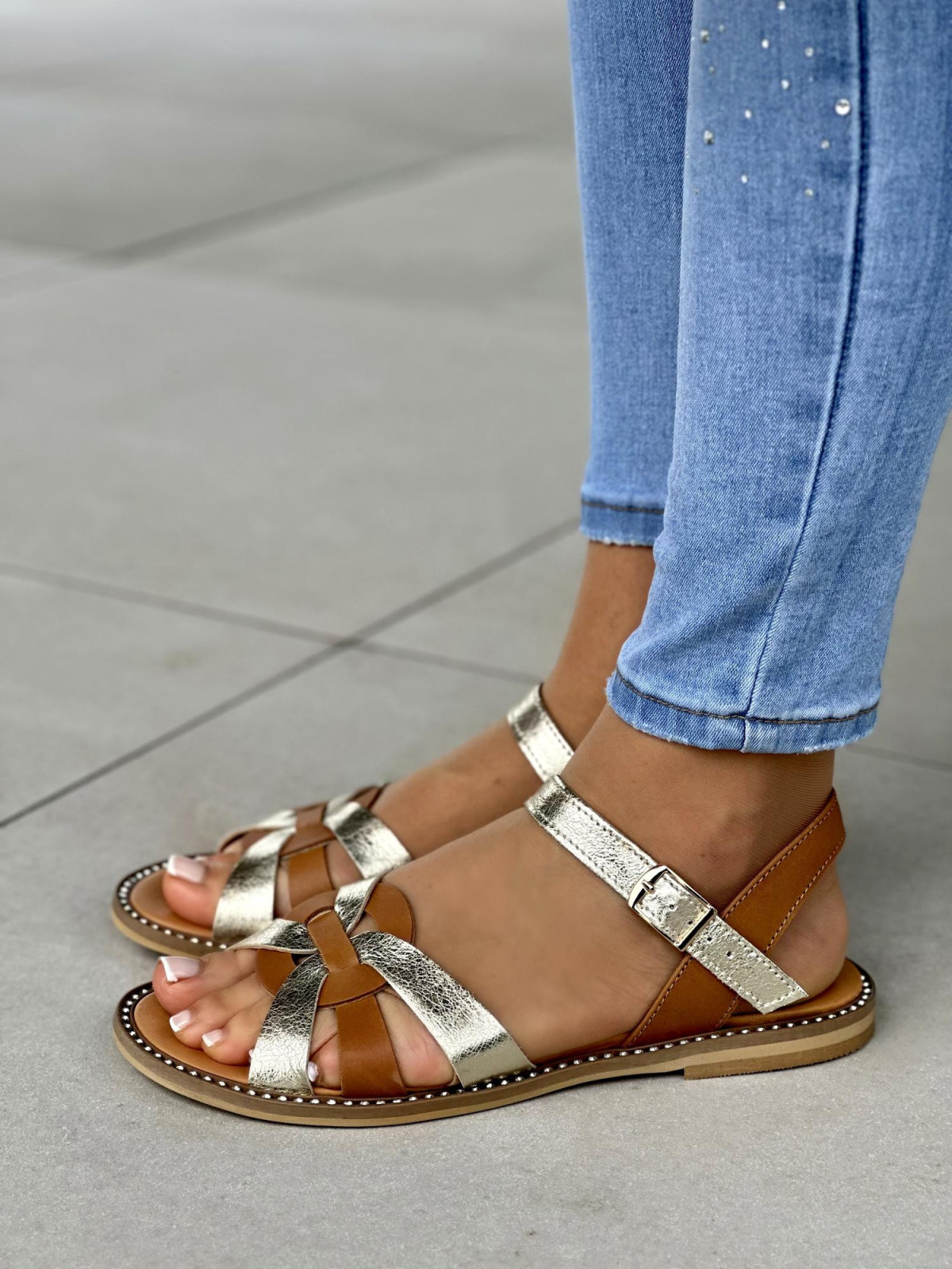 Klasyczne brązowo-złote sandały damskie, skóra naturalna