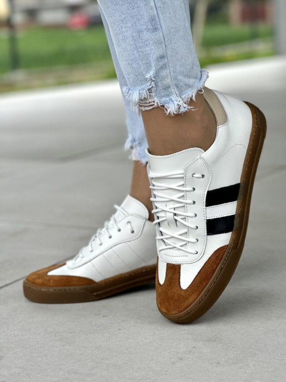Stylowe białe trampki damskie z kolorowymi akcentami, skóra naturalna